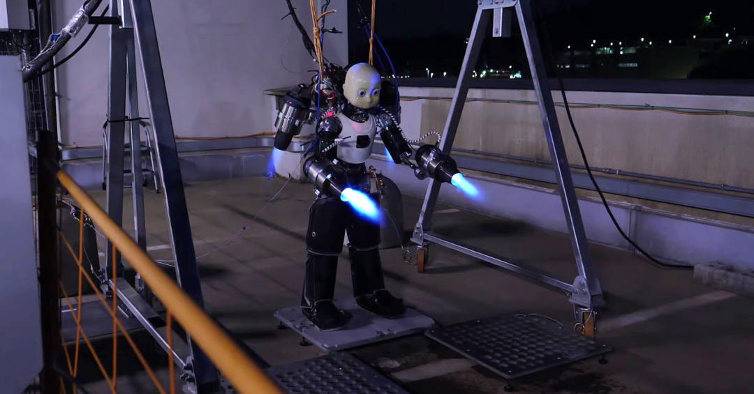 Робот-спасатель с джетпаком научился стабильно взлетать и зависать в воздухе