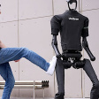 Универсальный робот-гуманоид Unitree Robotics H1 фото 3