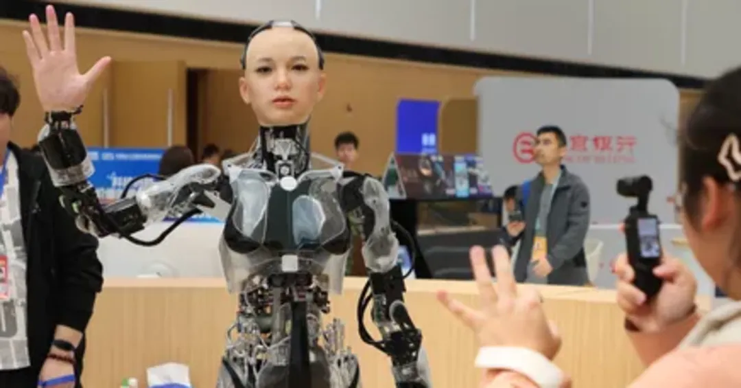 Бум роботов в Китае: от патрульных собак до нянь-гуманоидов